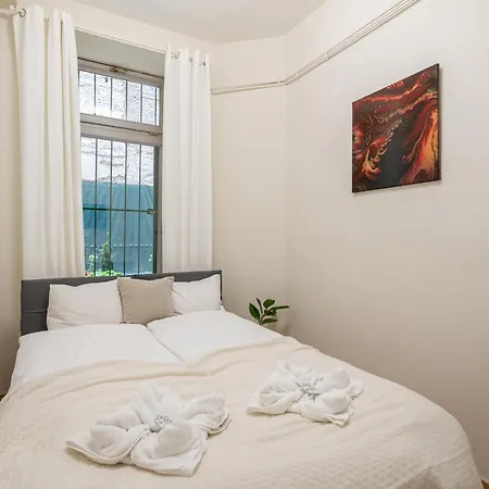 Sunny & Cozy Stylish -perfect Location-