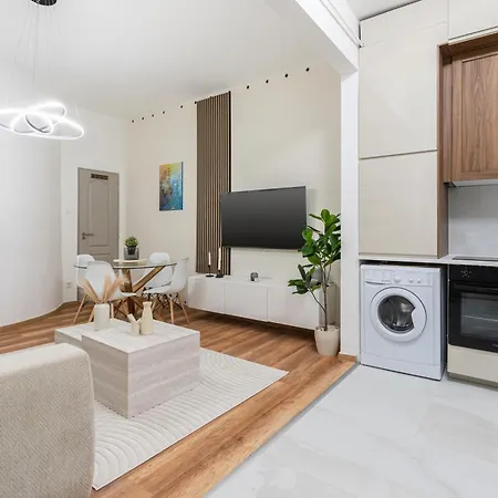 Sunny & Cozy Stylish -perfect Location- * בודפשט