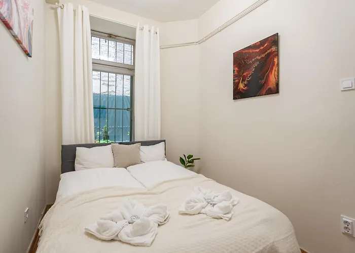 Sunny & Cozy Stylish -perfect Location-