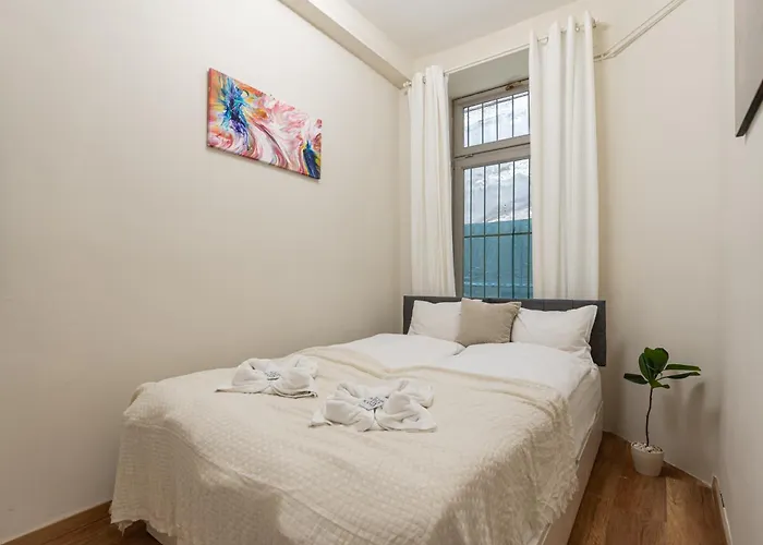 Sunny & Cozy Stylish -perfect Location-