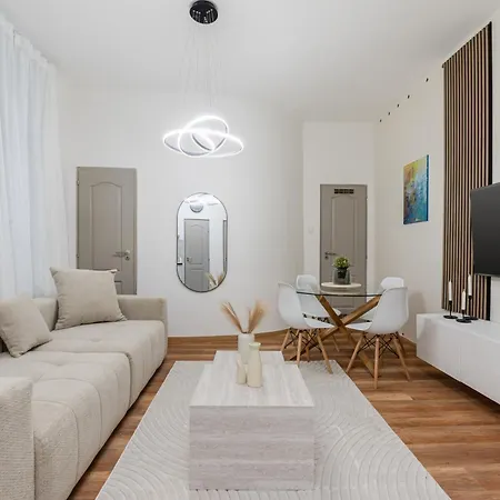 Sunny & Cozy Stylish -perfect Location- Budapeşte