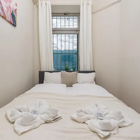 Sunny & Cozy Stylish -perfect Location- Budapeşte